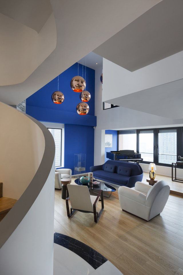 Dariel Studio: 上海蓝色顶层复式公寓