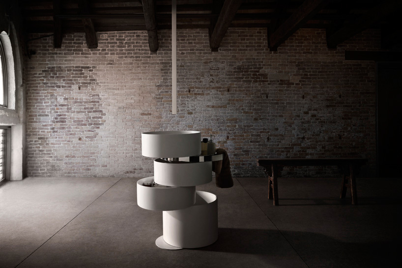 巧妙的收纳空间:Alessandro Isola创意轨道水槽设计