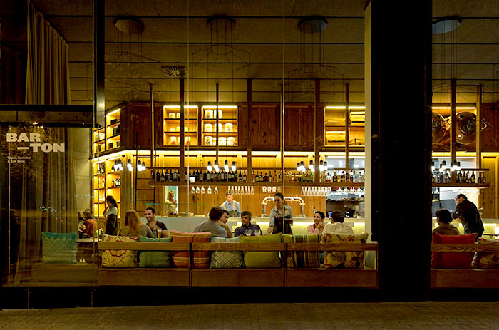 巴塞罗那轻松时尚的Barton餐厅装修设计