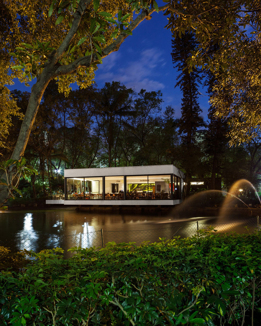 ＂飞＂在湖面上的巴西圣保罗湖苑餐厅