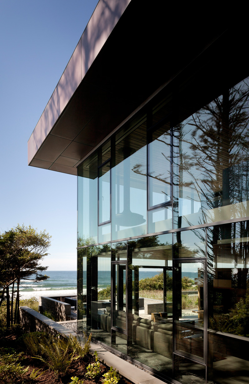 全景透明玻璃海滨度假别墅