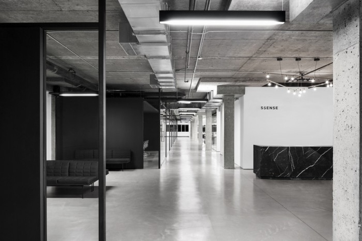 黑白极简风格的SSENSE办公空间设计
