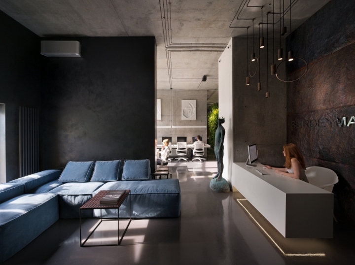 极简主义与阁楼元素:基辅Makhno工作室办公空间设计