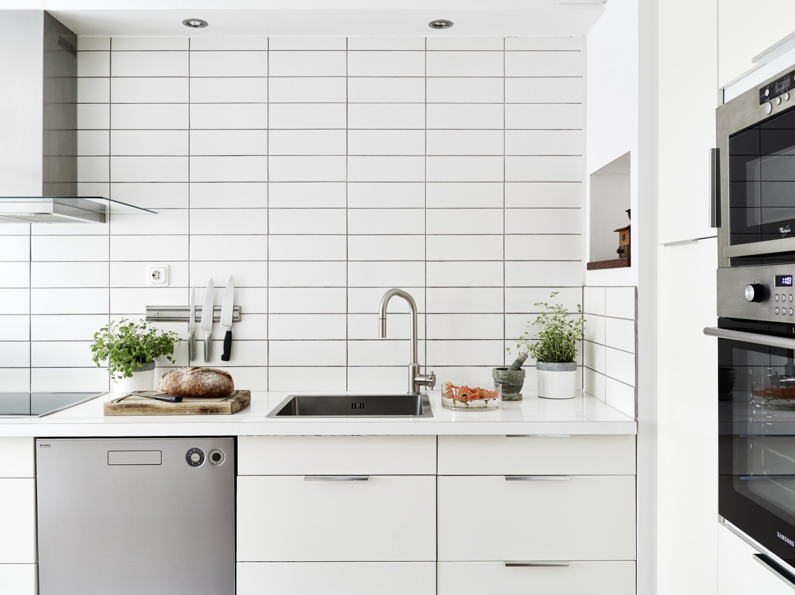 72平北欧纯白典雅公寓设计