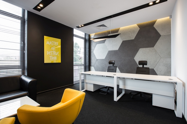 波兰FreshMail现代新潮的办公空间设计