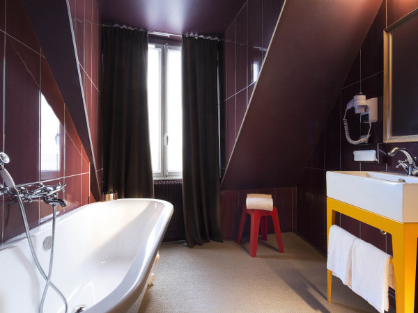 绚丽的色彩搭配:巴黎Joséphine精品酒店设计