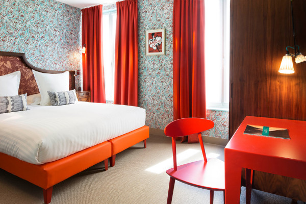 绚丽的色彩搭配:巴黎Joséphine精品酒店设计