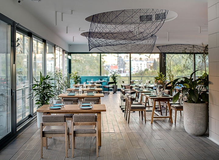 基辅BARVY现代餐厅空间设计