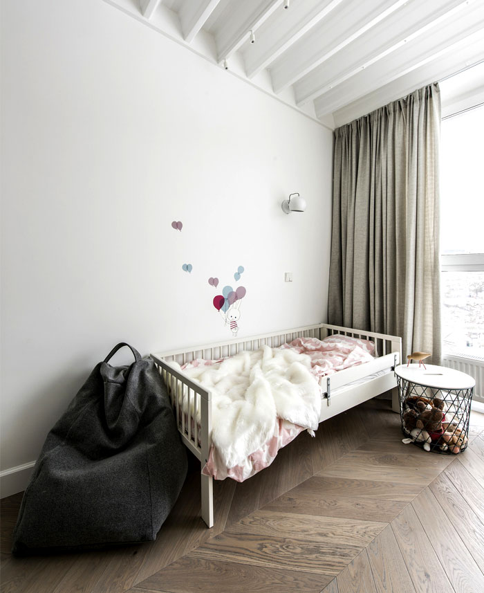 立陶宛现代舒适和豪华的复式住宅设计