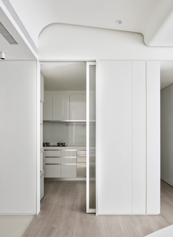 2个干净极简风格的白色公寓设计