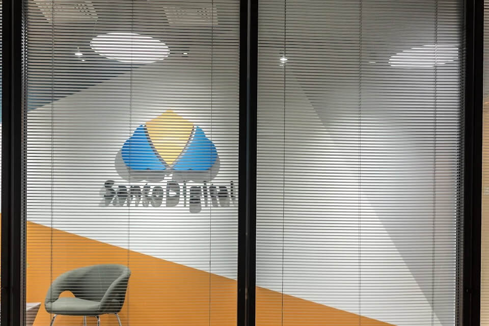 彩色工业风的巴西云计算咨询公司SANTODIGITAL办公室设计